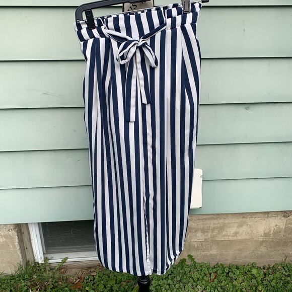 Zara Pants - Zara white and Blue striped cropped high rise paper bag pants with tie detail